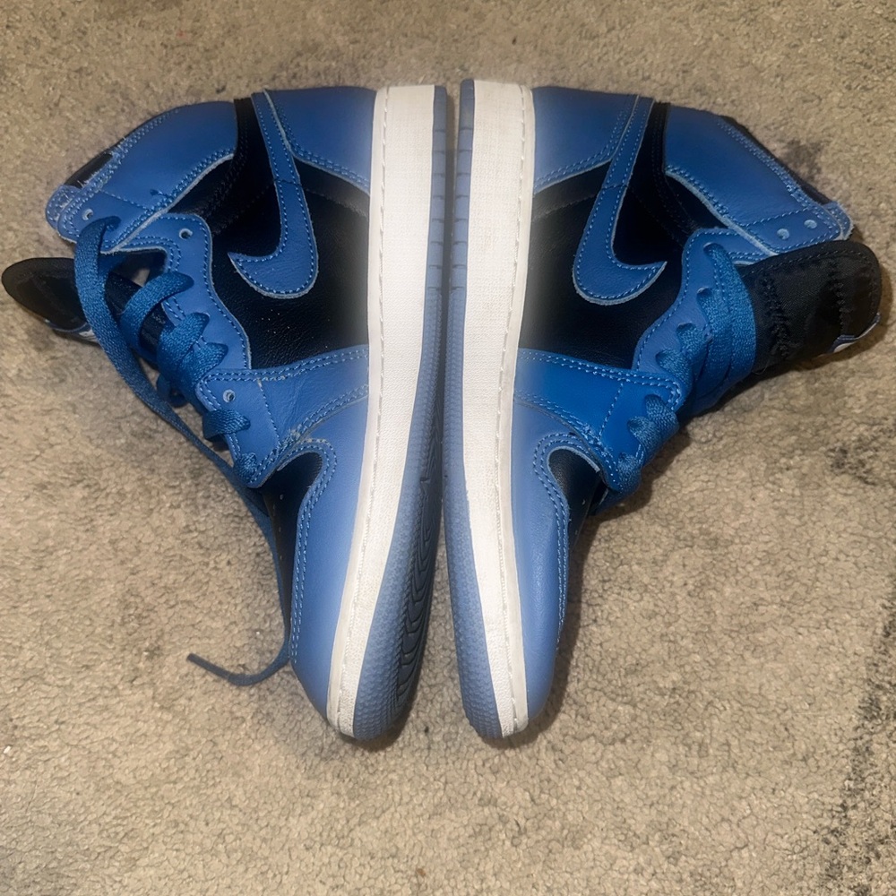 Air Jordan High-Top Sneakers in Blue and Black - Picture 5 of 8